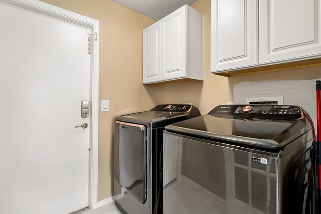 Building Photo - 2962 SW Coastal Terrace