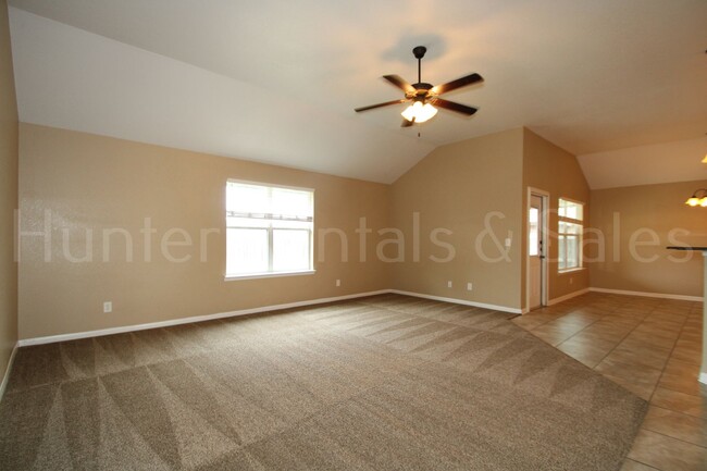 Building Photo - Spacious Three-Bedroom!