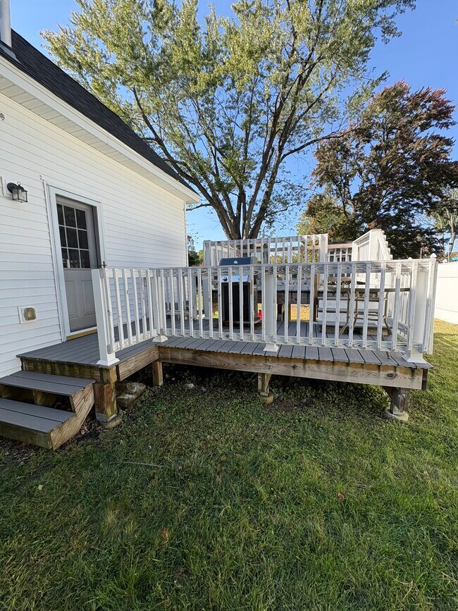 Building Photo - 8 El Caney Rd