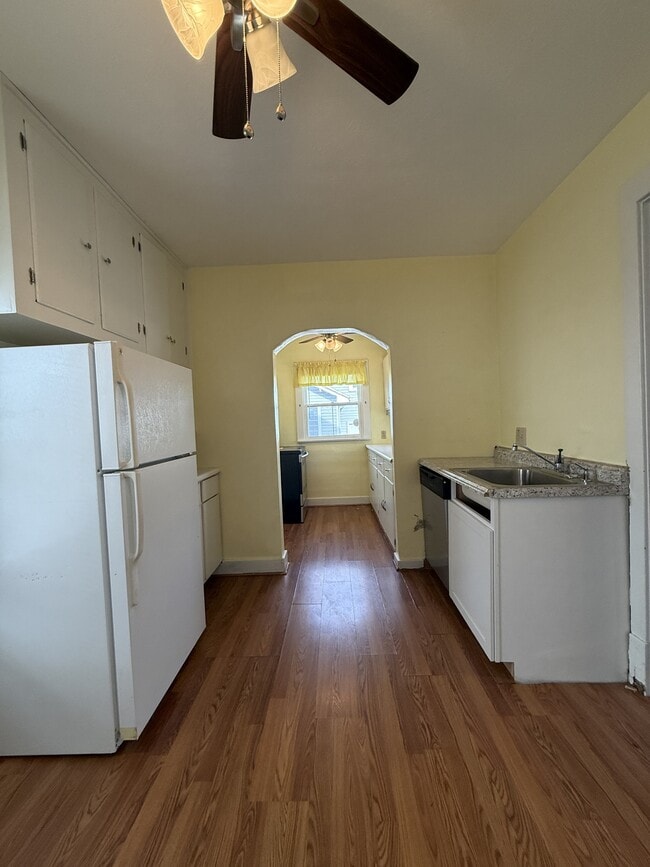 Building Photo - 3221 Wayne Ave