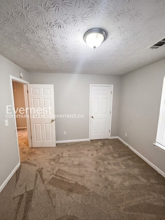 Building Photo - Charming 4-Bedroom Home with Modern Comforts / Pet-Friendly / Vouchers Accepted / Available Now!