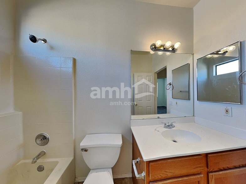 Building Photo - 8953 E Capri Ave