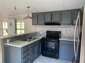 Building Photo - 833 Lovell Rd