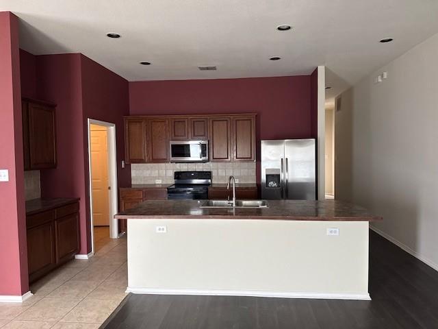 Building Photo - 400 Angler Dr