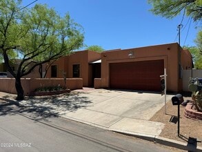 Building Photo - 1717 N Baxter Dr