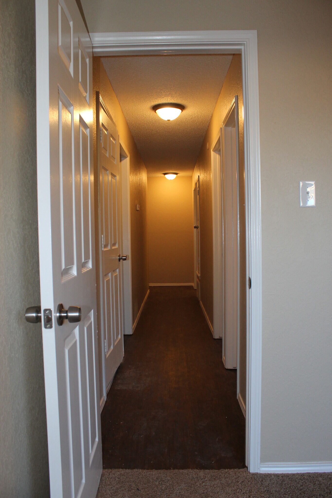 Building Photo - 717 Cross Ridge Circle North