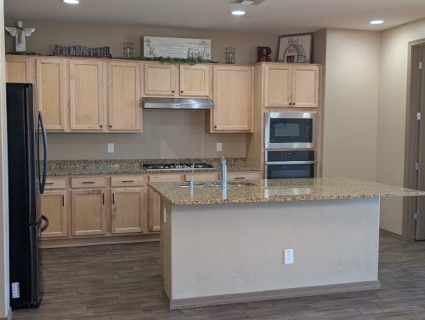 Building Photo - 41390 W Carlisle Ln