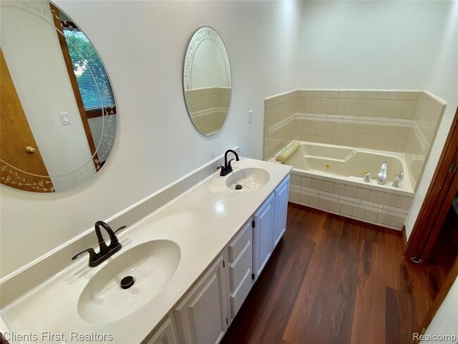 Building Photo - 7233 Oakwood Dr