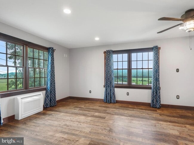Building Photo - 42 Pine Grove Ln