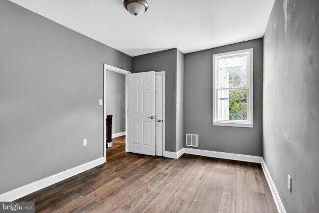Building Photo - 15 Adella Ave