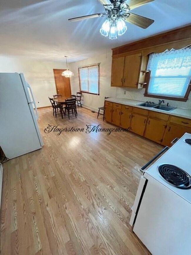 Building Photo - 3 BR Single Family Home