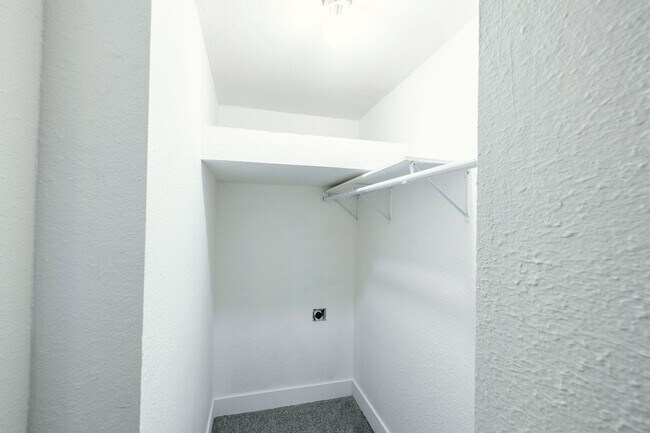 Building Photo - 271 N 3rd W