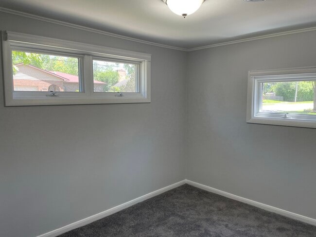 Building Photo - 1142 Broadmoor Pl