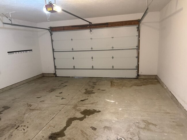 Building Photo - 622 Garvey Ln