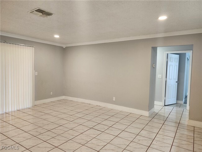 Building Photo - 1111 SE 9th Ct