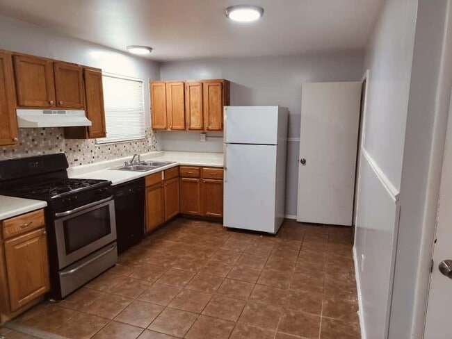 Primary Photo - 2461 Duchess Dr