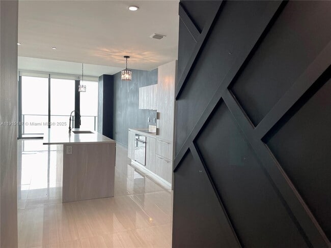 Building Photo - 480 NE 31st St