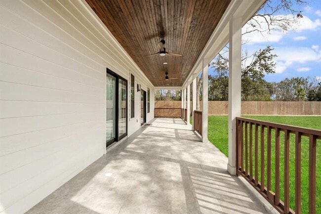 Building Photo - 26511 Meadow Ln