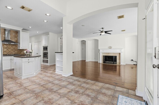 Building Photo - 5630 Ashford Ridge Ln