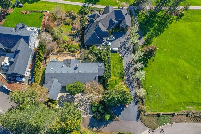 Building Photo - 4-Bedroom Luxury Home for Rent by Portland...