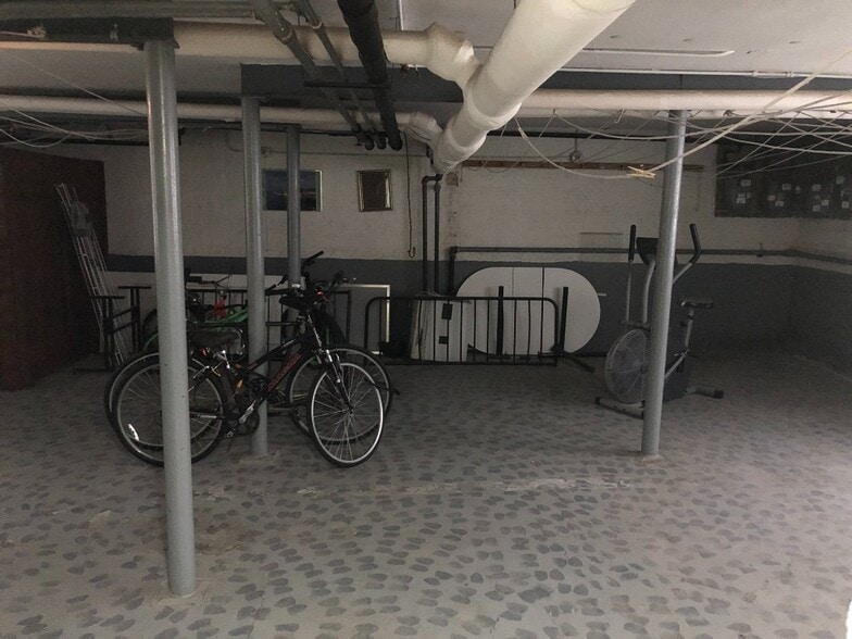 Building Photo - 3115-23 W Foster