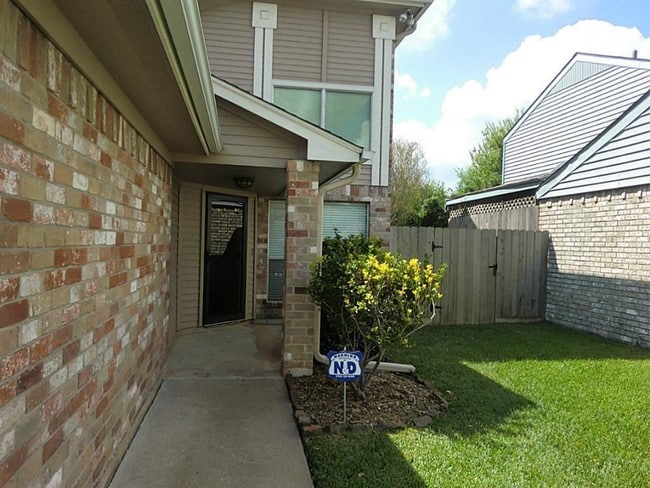 Building Photo - Duncaster Drive, Missouri City, TX 77459 - 3 BR 2.5 BA single-family home