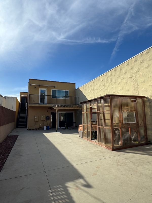 Building Photo - 1320 N Ventura Ave