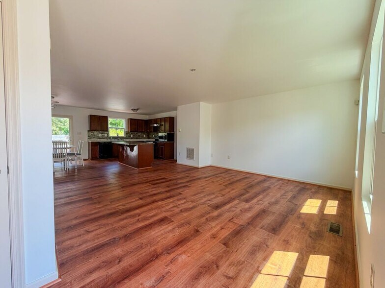 Building Photo - 18133 Scenic Creek Ln