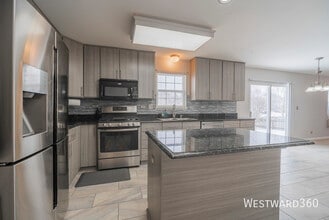 Building Photo - 164 Forestview Ct