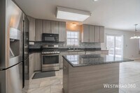 Building Photo - 164 Forestview Ct