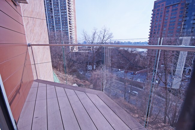 Building Photo - 5 Washington Pl