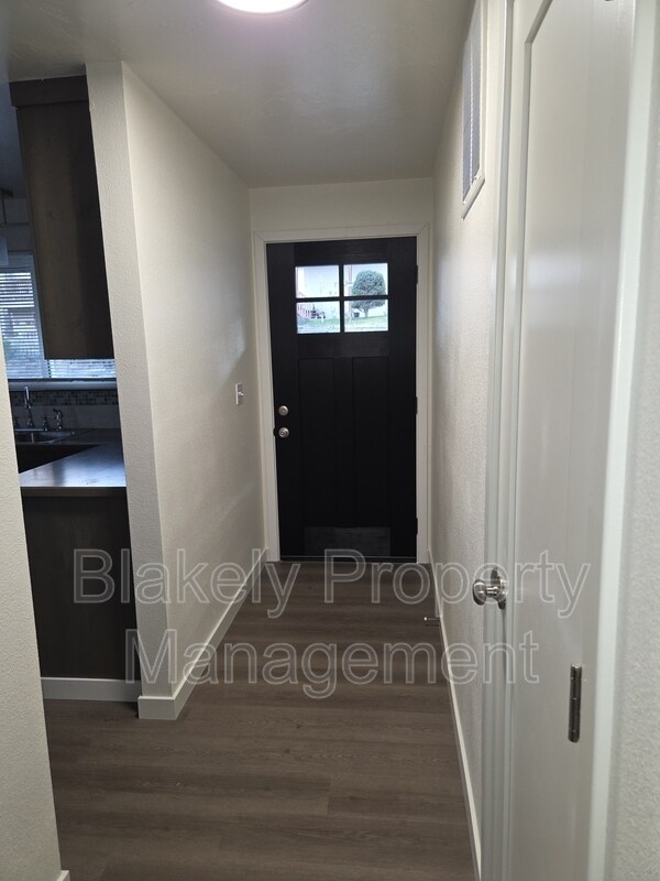 Building Photo - 2118 S Roosevelt St