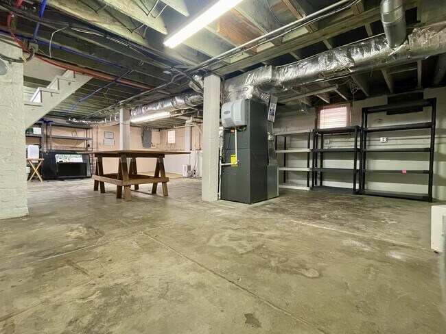 Building Photo - 1667 Richmond Dr