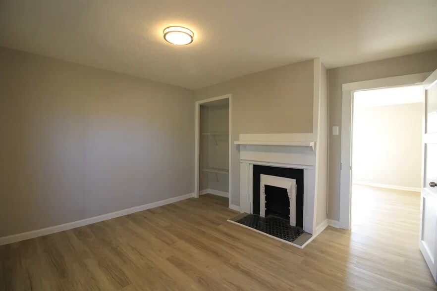 Building Photo - 102 Dale Ave