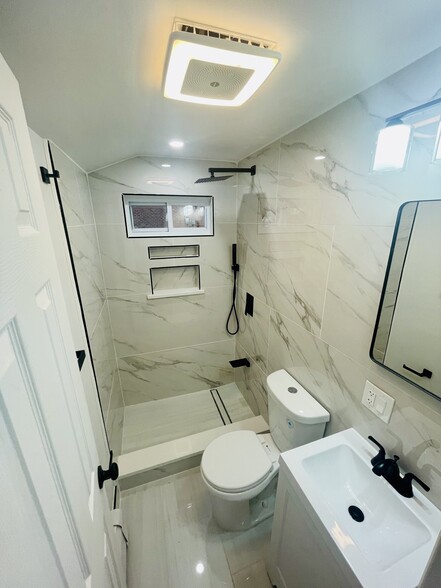 Bathroom - 4212 Marathon Pky