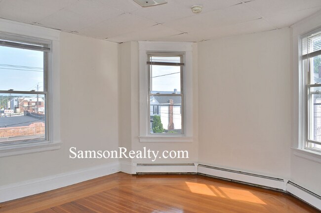 Building Photo - 115 Waterman Ave
