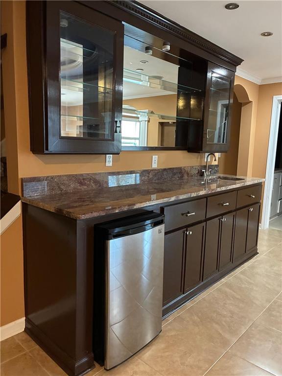 Building Photo - 1880 Manor View