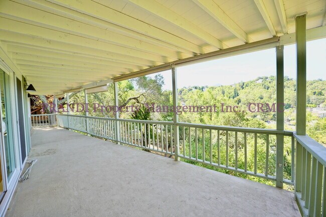 Building Photo - Air Conditioned San Rafael House with Pano...