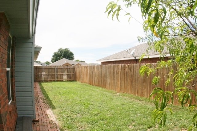 Building Photo - Open Floor Plan,  Fruit Trees, Pets Allowed