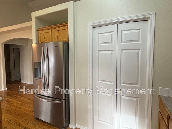 Building Photo - 2252 N Oconner Ave