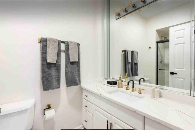 Building Photo - 1501 W Thomas St