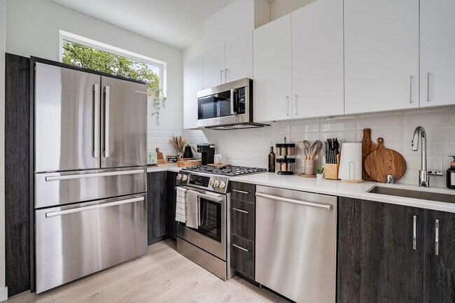 Building Photo - 1414 E Howell St