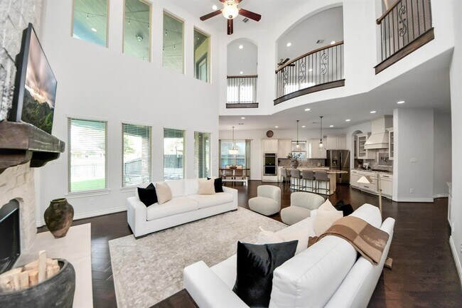 Building Photo - 28934 Endeavor River Rd