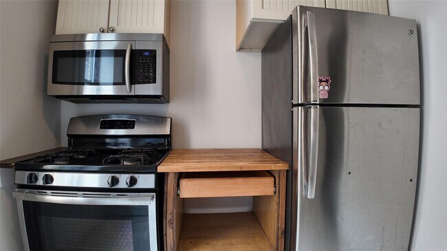 Building Photo - 712 W 175th St