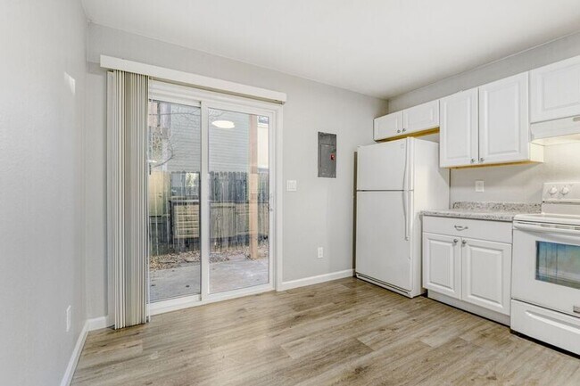 Building Photo - 1120 Mazatlan Cir