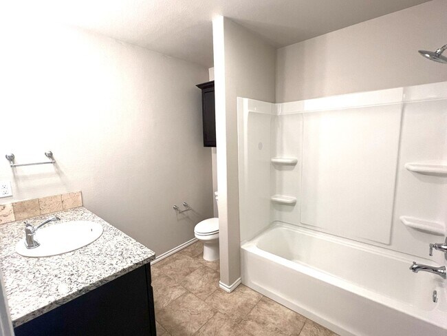 Building Photo - **BEAUTIFUL WINDSTONE AT UPLAND HOME**