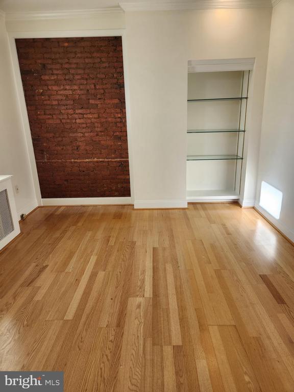 Building Photo - 254 E Hector St