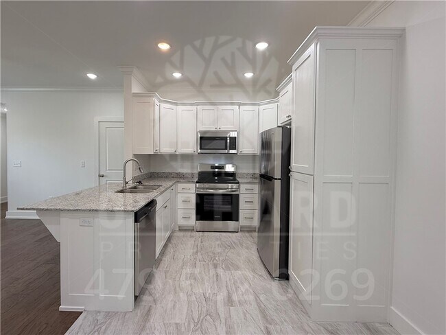 Building Photo - 2002 E Brookview Dr