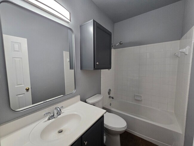 Building Photo - Charming Single Story 4bed 2 bath home in ...