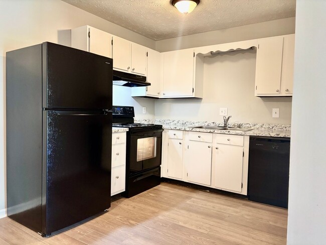 Building Photo - 2 Bedroom Condo off Alumni!